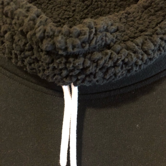 PINK Victoria’s Secret Pullover Size Medium - Picture 3 of 5